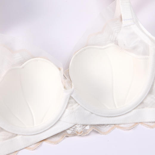 都市丽人自然舒适内衣女蕾丝文胸B杯适穿3/4杯薄款软钢圈三排扣LB42C4 商品图8