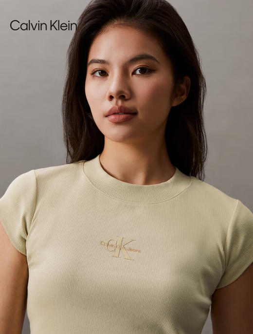 CK 短袖T恤女  J221171-LFU . 商品图2