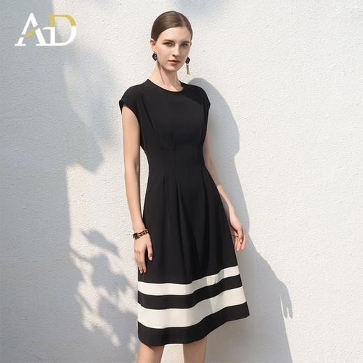 AD高级感拼色大裙摆伞裙2024新款圆领黑色赫本风连衣裙中长款气质 商品图3
