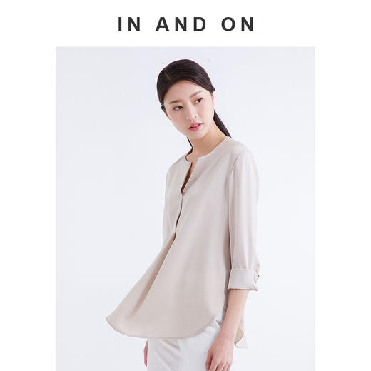 IN AND ON V领宽松丝质衬衫 19-7832 商品图3