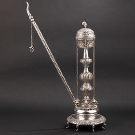 独角鹿西洋古董1890-1900年代印度出品孔雀盖钮卷叶花卉主题精雕银制水烟壶