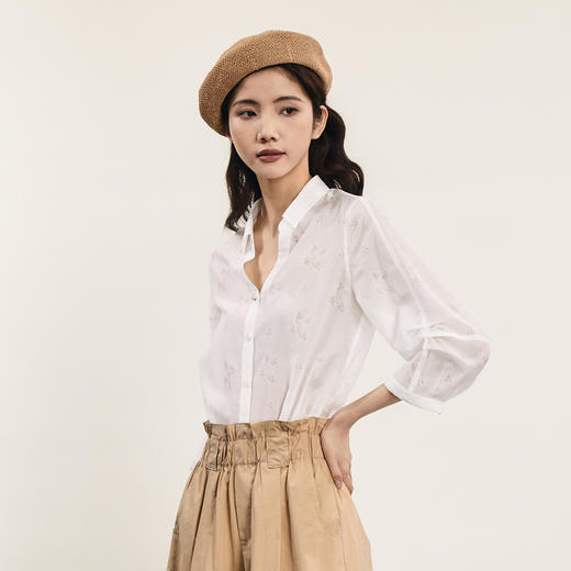 谜底V领白衬衫七分袖女2024夏季新品通勤风蝴蝶烧花衬衣242MC0579 商品图1