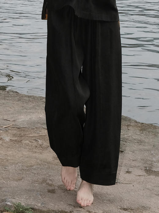 盛唐婧 |真丝原色香云纱烟管裤 商品图0