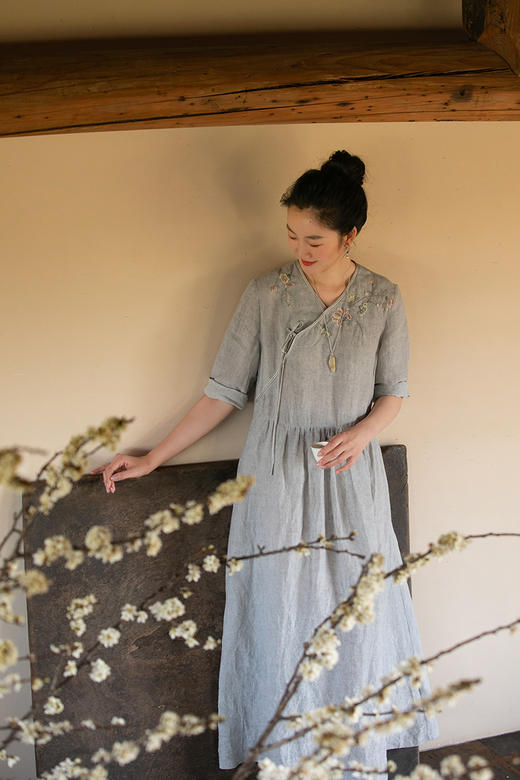 牧衣游原创 刺绣炒色汉麻连衣裙女新款文艺复古气质长裙 花知晓 商品图5