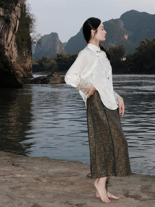 盛唐婧 |真丝宋锦如意团花纹半身裙 商品图2