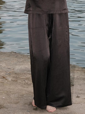 盛唐婧 |真丝重缎龟裂纹裤子