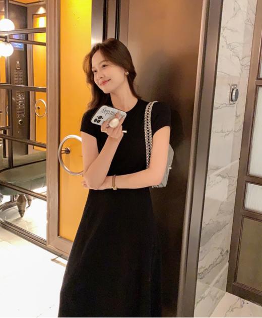 💥【巴黎足迹小黑裙】✔️1.升级版优质罗马面料💥➕高腰线➕超垂裙摆✔️ 2.极简风，💪不挑体型，显高显瘦 ✔️3.罗马面料高支高密高纤维，💦垂顺飘逸，抗皱固色，绝对抗打 商品图1