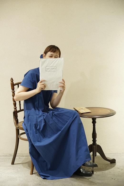 apuntob 小尖领落肩袖蓝色连衣裙(附腰带) 商品图4