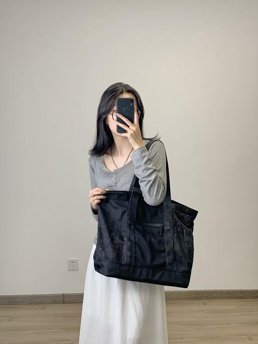 点此购买 LULULEMON Mesh男女款网面手袋 zc 284316 商品图13