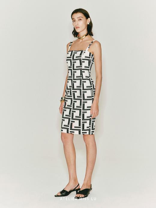 【斯嘉丽】品牌定制字母印花方领修身连衣裙 商品图3