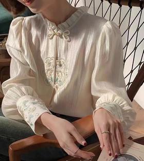 早春🍀穿搭-重工刺绣金丝花花立领复古小上衣✅金丝提花 细节满分💯 乍现玲珑态，凭添妩媚娇题 皎皎兮似轻云之蔽月，飘飘兮若回风之流雪。
