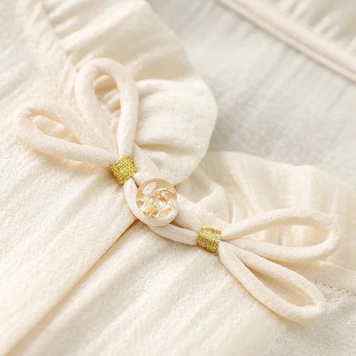 早春🍀穿搭-重工刺绣金丝花花立领复古小上衣✅金丝提花 细节满分💯 乍现玲珑态，凭添妩媚娇题 皎皎兮似轻云之蔽月，飘飘兮若回风之流雪。 商品图5