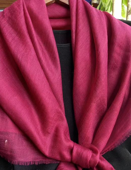 羊绒单纱素色方巾 商品图3