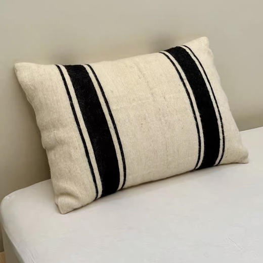 手工编织羊毛色织条纹靠枕 商品图3