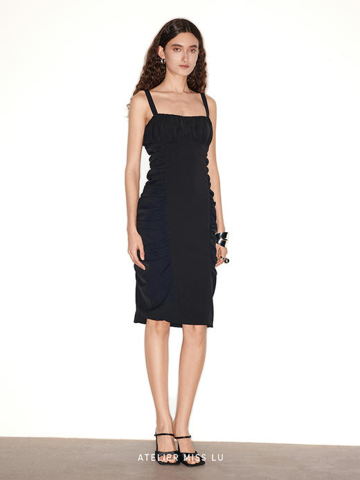【米兰女郎】不规则压褶设计修身吊带连衣裙 商品图1