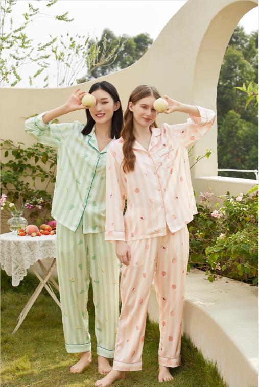 【79元限时秒杀】【秀黛】女翻领水果丝质长袖套装女士长袖家居服睡衣L1551015T【门店同款】【如遇缺货自动退款，介意勿拍】 商品图0