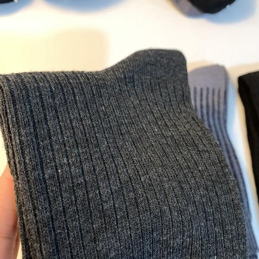 特价出~ U家男款竖纹理中通袜（一卡3双 ） 商品图8