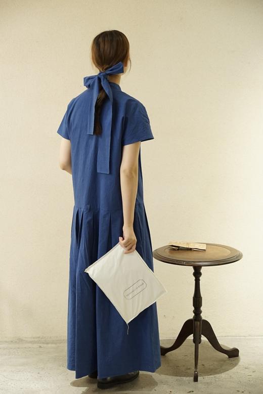 apuntob 小尖领落肩袖蓝色连衣裙(附腰带) 商品图9