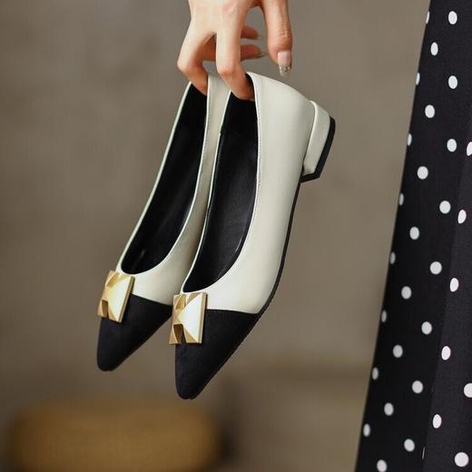 【预售5天】2024春季新款金属扣尖头单鞋女平跟浅口一脚蹬时尚单鞋MY&18185-8 商品图3