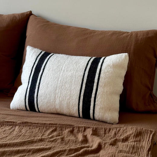 手工编织羊毛色织条纹靠枕 商品图0