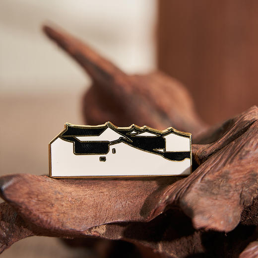 吴冠中 大宅 青岛红楼 都市之恋 系列纪念 纪念徽章 金属徽章 生日礼物 节庆礼物 商品图1