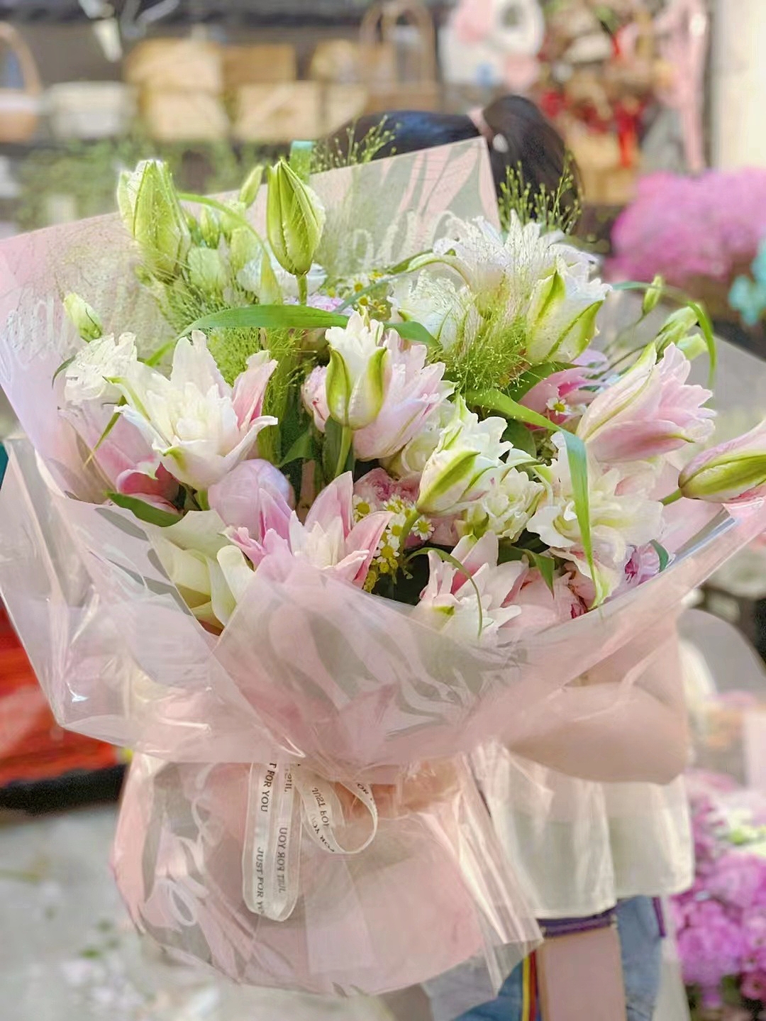 高山积雪----精品多头百合花束