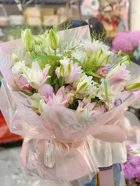 高山积雪----精品多头百合花束