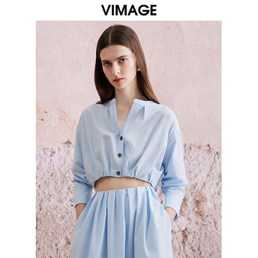 VIMAGE纬漫纪夏季新款时尚短款露脐蓝色衬衫V2109714 商品图3