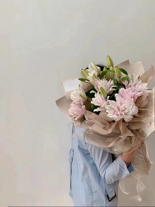 高山积雪----精品多头百合花束 商品图6