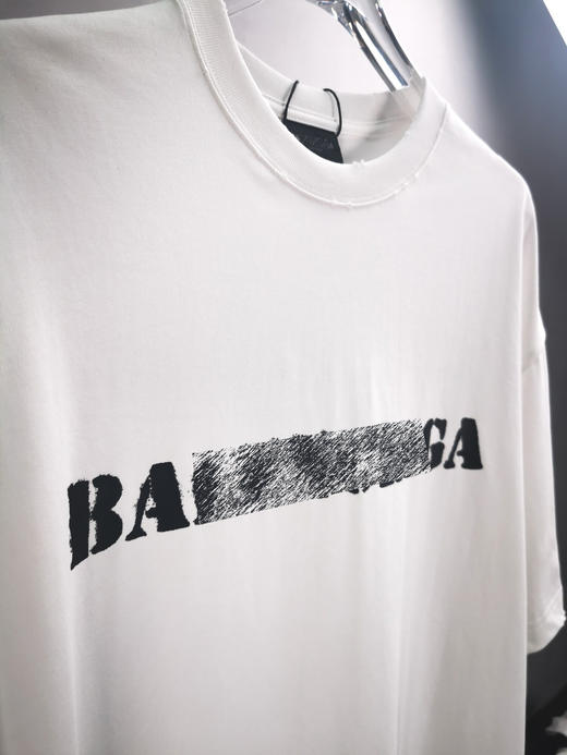 BL世家 2024春夏新款 洗水磨破印花字母 圆领短袖T恤 Z-11567 商品图9