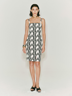 【斯嘉丽】品牌定制字母印花方领修身连衣裙