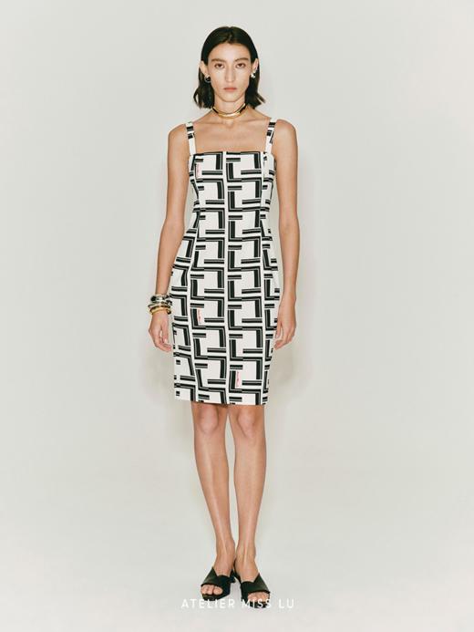 【斯嘉丽】品牌定制字母印花方领修身连衣裙 商品图0