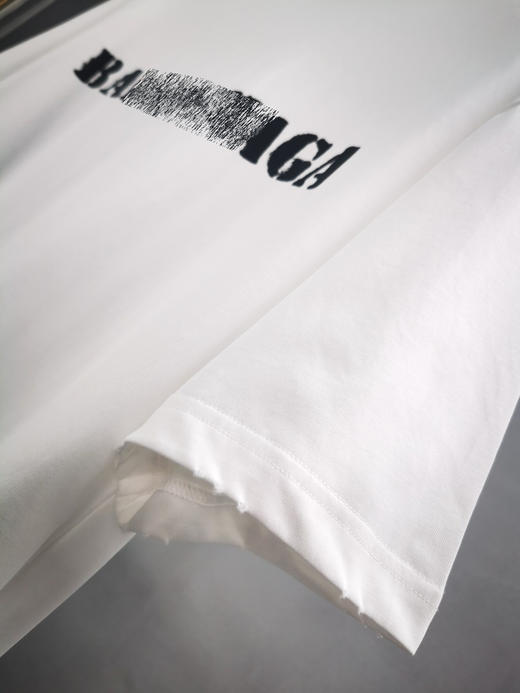 BL世家 2024春夏新款 洗水磨破印花字母 圆领短袖T恤 Z-11567 商品图11