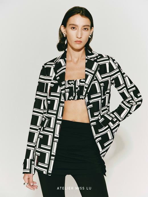 【光之舞】品牌定制字母印花垫肩西装外套 商品图3