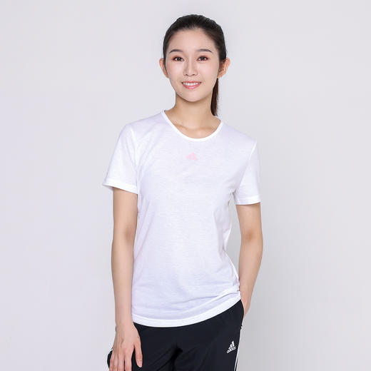 阿迪达斯adidas	短袖女2021夏季新款舒适透气T恤休闲运动服 商品图0