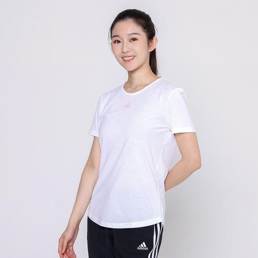 阿迪达斯adidas	短袖女2021夏季新款舒适透气T恤休闲运动服 商品图2