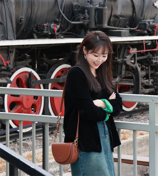 马鞍包 | VINEY含牛皮2024新款高级感小众轻奢通勤百搭斜挎包可单肩5839 商品图0