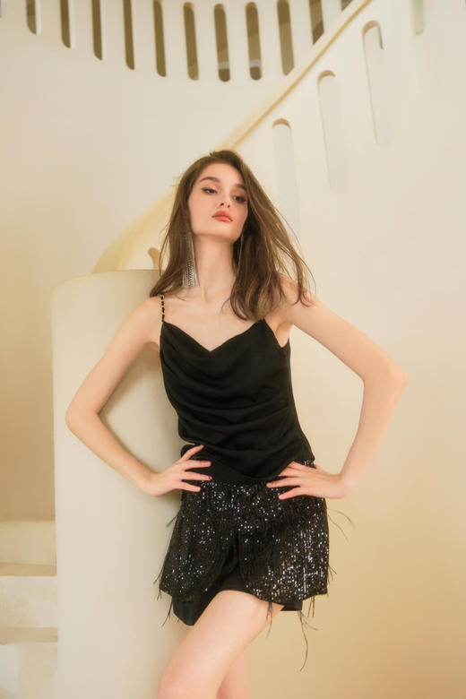 黑色银河亮片驼鸟毛飞边短裤 商品图1