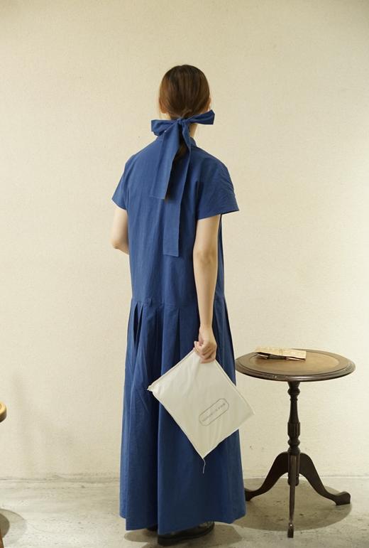 apuntob 小尖领落肩袖蓝色连衣裙(附腰带) 商品图6
