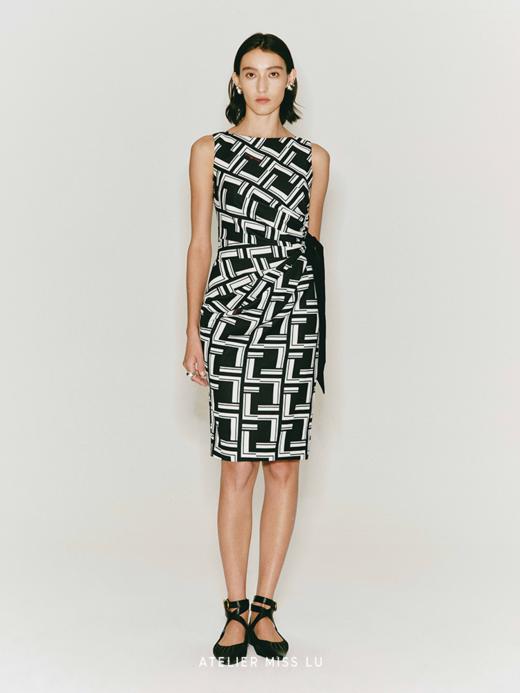 【波澜】品牌定制字母印花飘带褶皱修身连衣裙 商品图0