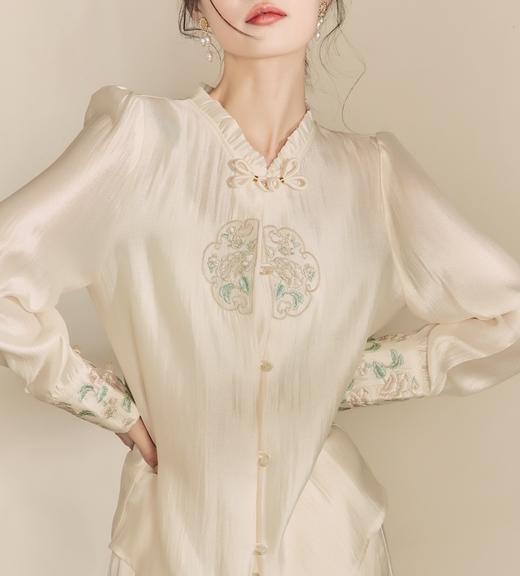 早春🍀穿搭-重工刺绣金丝花花立领复古小上衣✅金丝提花 细节满分💯 乍现玲珑态，凭添妩媚娇题 皎皎兮似轻云之蔽月，飘飘兮若回风之流雪。 商品图7