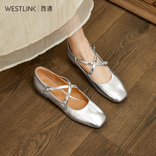 西遇法式粗跟单鞋女新款方头交叉绑带漆皮低跟浅口鞋D1333559 商品图1