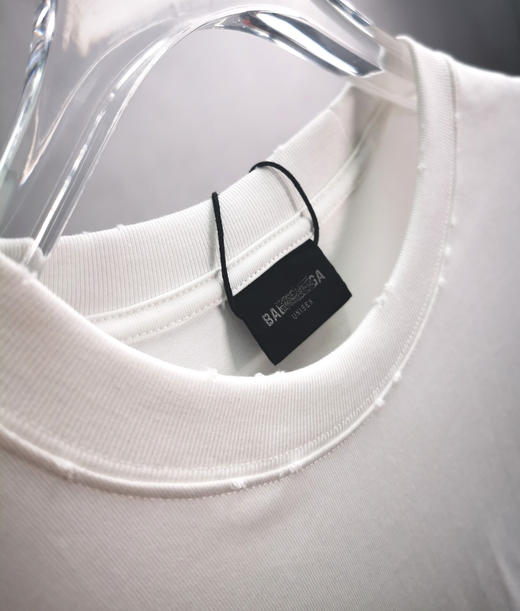 BL世家 2024春夏新款 洗水磨破印花字母 圆领短袖T恤 Z-11567 商品图10