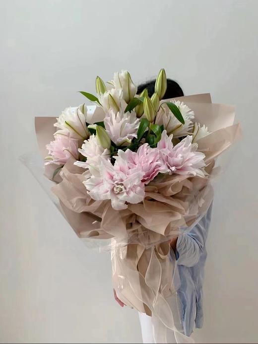 高山积雪----精品多头百合花束 商品图2