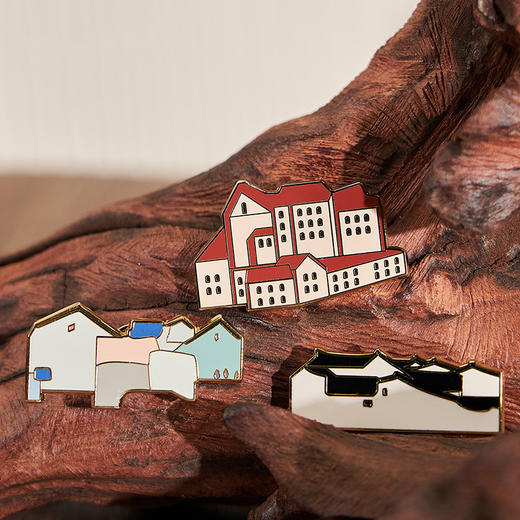 吴冠中 大宅 青岛红楼 都市之恋 系列纪念 纪念徽章 金属徽章 生日礼物 节庆礼物 商品图0