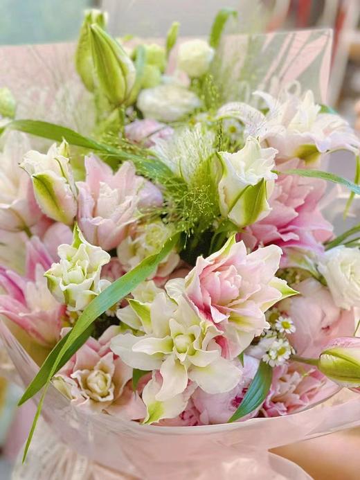 高山积雪----精品多头百合花束 商品图5