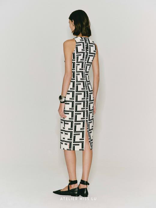 【卡门】品牌定制字母印花削肩修身连衣裙 商品图2