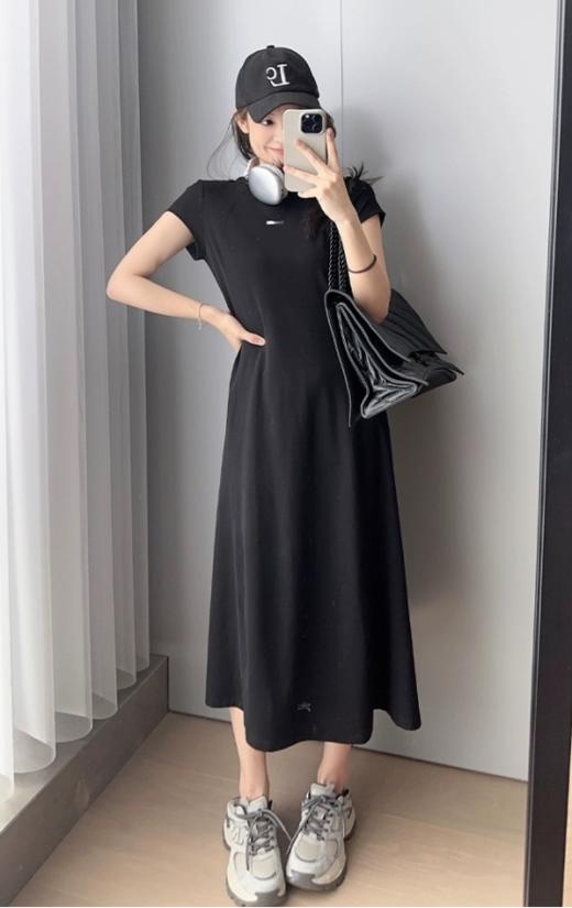 💥【巴黎足迹小黑裙】✔️1.升级版优质罗马面料💥➕高腰线➕超垂裙摆✔️ 2.极简风，💪不挑体型，显高显瘦 ✔️3.罗马面料高支高密高纤维，💦垂顺飘逸，抗皱固色，绝对抗打 商品图2