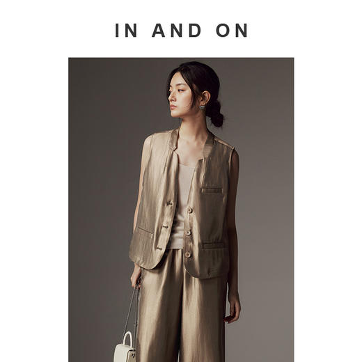 IN AND ON  2024新款 亮丝光影缎  V领休闲马夹 54162 商品图3