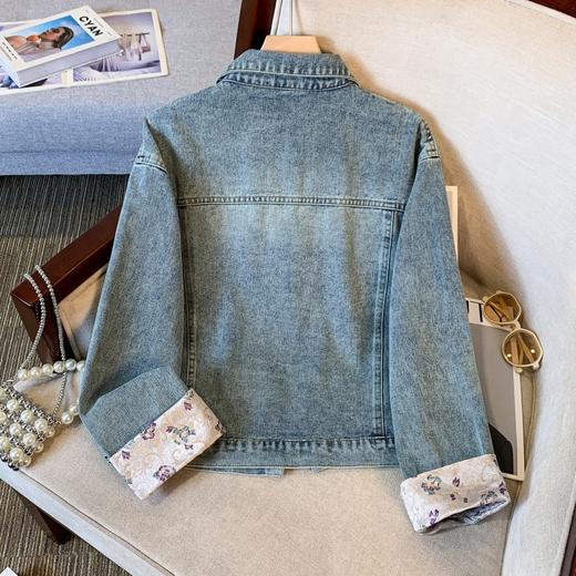 雀说重工刺绣国风盘扣牛仔外套女、新款新中式缎面拼接夹克上衣AL635 商品图2